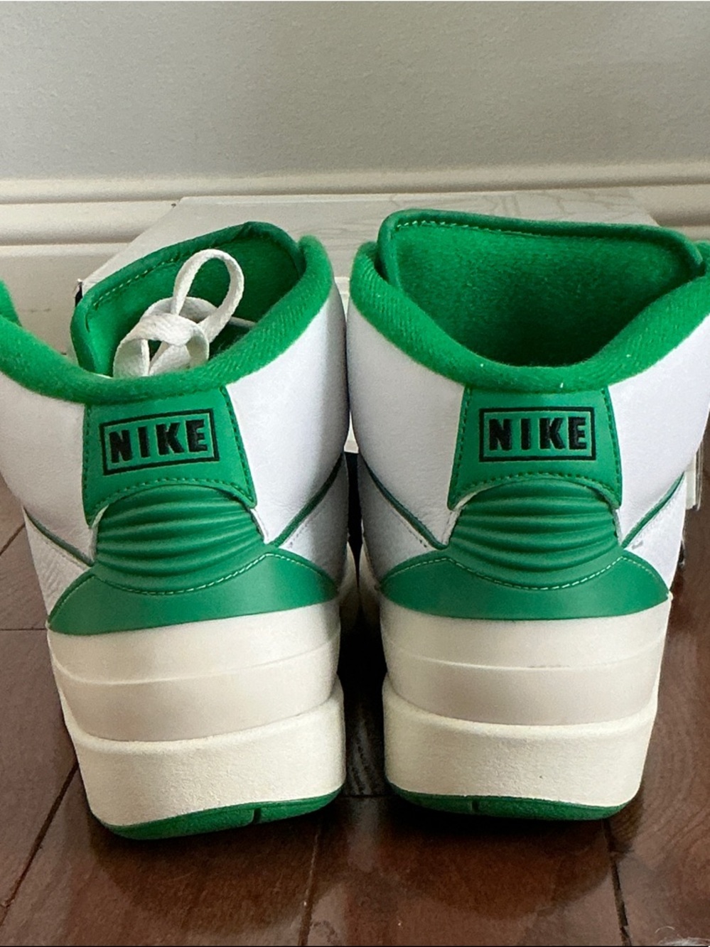 Nike Men’s Air Jordan 2 Retro “Lucky Green” - 9.5 - Pre-Owned with Box - Picture 5 of 8